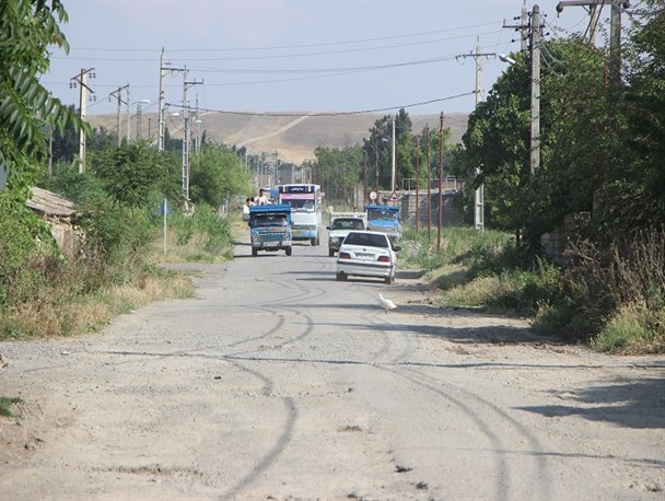 زخم های کهنه آسفالت بر تن جاده روستای نادرکندی اصلاندوز+تصاویر