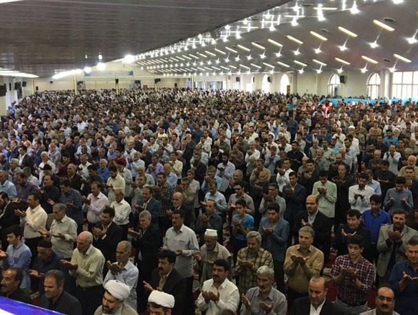 اقامه نماز عید فطر در مصلا نهاوند به شکرانه یک ماه بندگی+ تصاویر