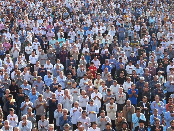 تصاویر/ اقامه نماز باشکوه عید فطر دربام نفت ایران