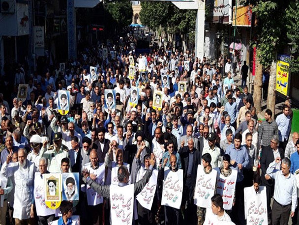 مراسم باشکوه راهپیمایی ۱۵ خرداد در ورامین برگزار شد
