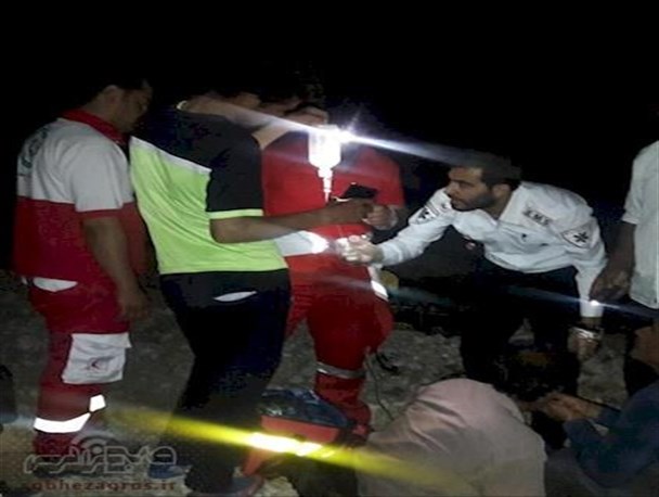 نجات مرد چهل و یک ساله از خطر مرگ در ارتفاعات کاکان+تصاویر