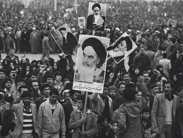 انقلاب اسلامی ایران، با ماهیت دینی بسیاری از نظریه های سیاسی دنیا را تغییر داد