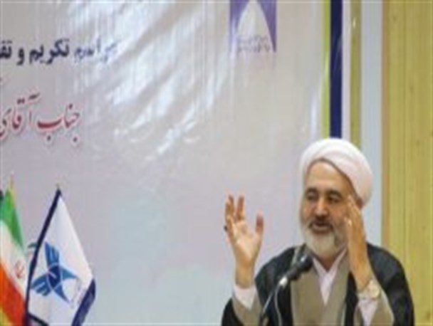 آرامش دانشگاه را با مسائل سیاسی بر هم نزنیم/ دانشگاه باشگاه سیاسی نه برای اصولگران است و نه برای اصلاح طلبان
