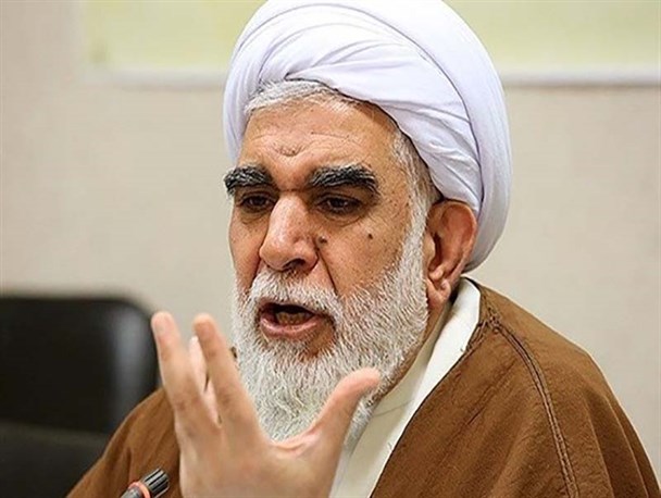 جامعه ای که امامت و رهبری داشته باشد، دشمن از آن جامعه هراسان است