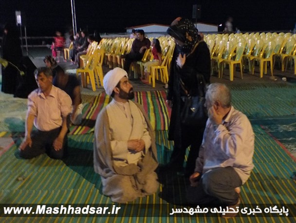 برپایی نماز جماعت در حاشیه جشنواره ساحلی بابلسر در پارکینگ صفر
