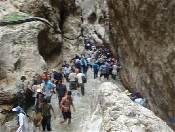 استقبال گردشگران واشی از برنامه‌های فرهنگی سپاه فیروزکوه