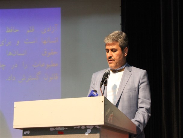 انتقاد از ورود خبرنگاران به حریم شخصی افراد/ قلم و اندیشه در راستای کار حرفه ای به انحراف کشیده نشود