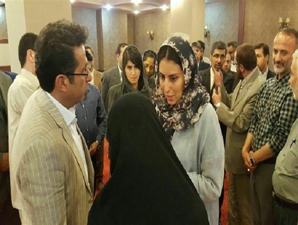 صلیب سرخ جهانی از خانواده شهید شمسی پور تجلیل کرد+تصاویر
