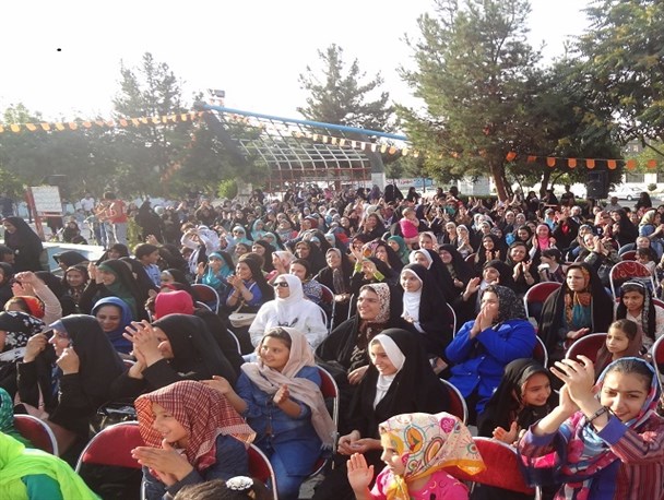 جشن ” نیلوفرانه” در محمدشهر برگزار شد+تصاویر