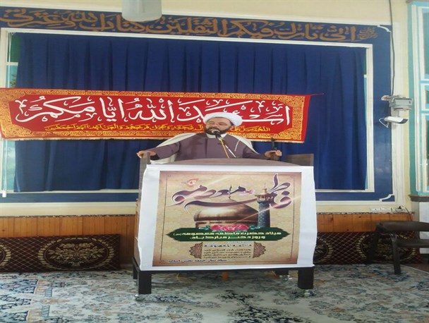 در کشور جمهوری اسلامی دخترهای مومن ما،مانتوی مناسب پیدا نمی کنند