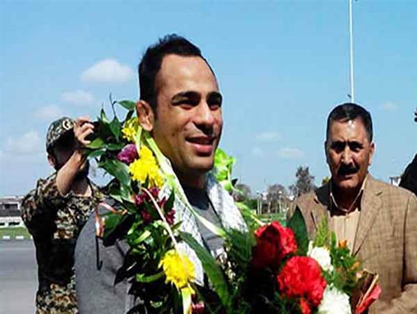 واکنش کشتی گیر گرگانی به بازی ۲ فوتبالیست در برابر رژیم کودک کش