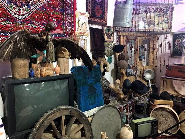 همزیستی مرد خوش ذوق نیشابوری با اشیاء قدیمی+تصاویر