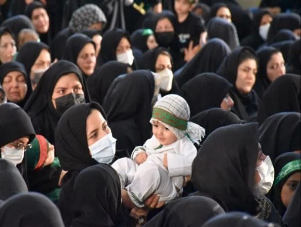 همنوایی مادران استان همدان با ناله‌های دردانه رباب(س) در قاب دوربین