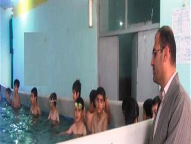 آموزش شنای بیش از 220 دانش آموز روانسری