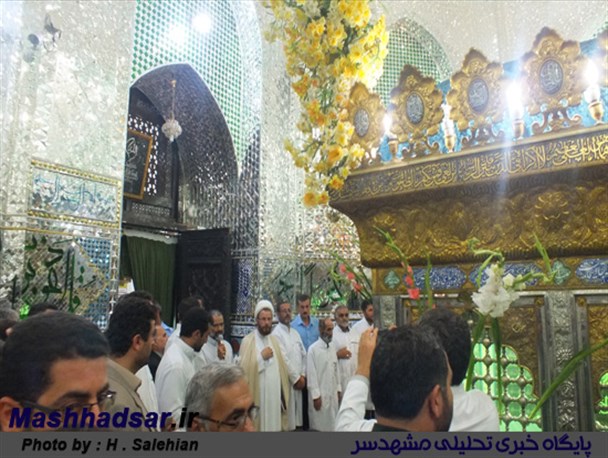 مراسم «شمع گردانی» خادمین امامزاده ابراهیم(ع) بابلسر