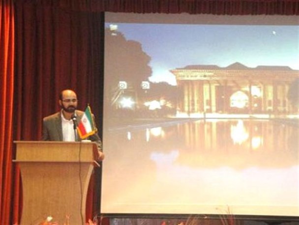 کشاورزان در انتظار برنامه ی توزیع آب می باشند