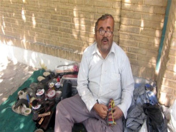 یک دکه کوچک، آرزوی بزرگ یک کفاش سمنانی