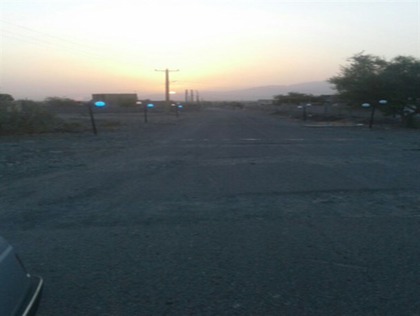 نور آباد کهنوج با چراغ های پارکی زیبا و بی نور