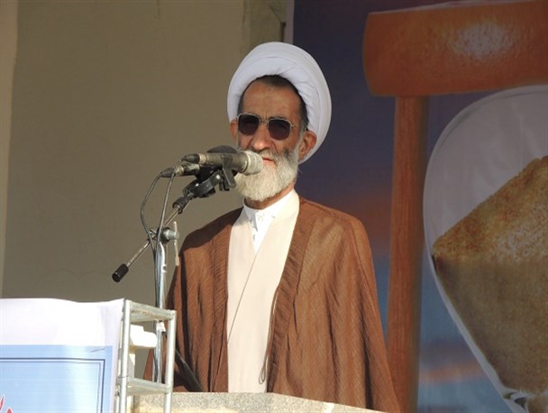 انقلاب ما را از چنگال استکبار رهایی بخشید/ دشمن بداند ملت ایران هیچگاه از انقلاب خود کوتاه نمی آید