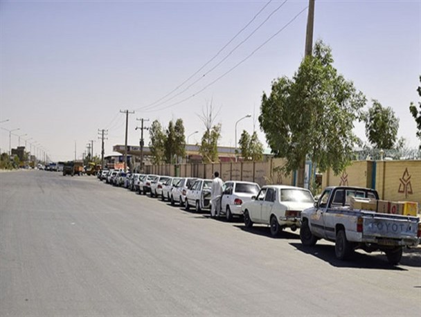 وضعیت جایگاه های سوخت سیستان وبلوچستان مطلوب نیست/ با جایگاه داران توزیع کننده سوخت خارج از شبکه برخورد می شود