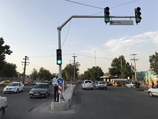 استفاده از انرژی خورشیدی در چراغ های راهنمایی شهر قزوین