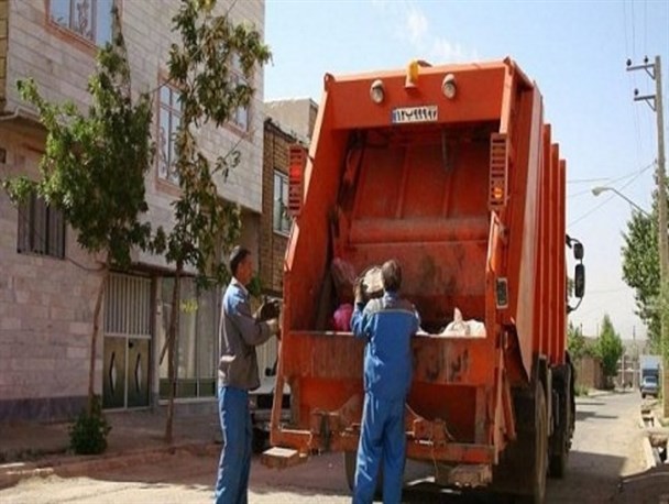 گلایه شهروندان سراوانی از عدم جمع‌آوری زباله‌های رها شده در شهر/ زیر سؤال بردن تلاش پاکبانان بی انصافی است