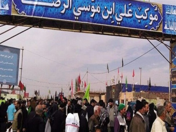 خدمت رسانی خادمیاران دیار دروازه کربلا/ ۴ موکب امام رضا(ع) به زوار اربعین خدمات رسانی می کنند