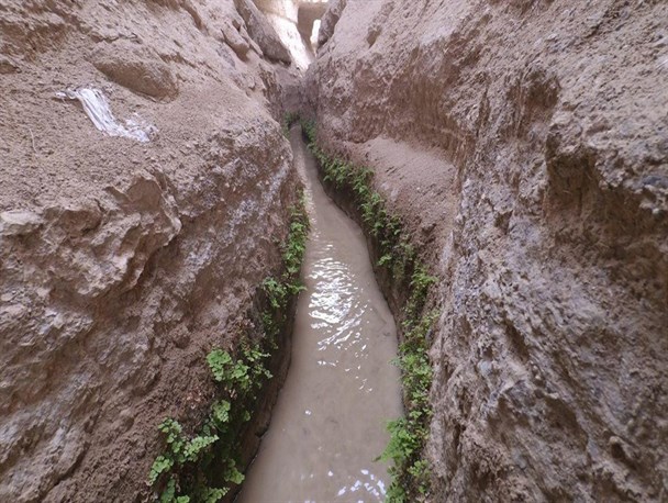 تنها قنات روستای شهاب آباد ابرکوه جانی دوباره گرفت