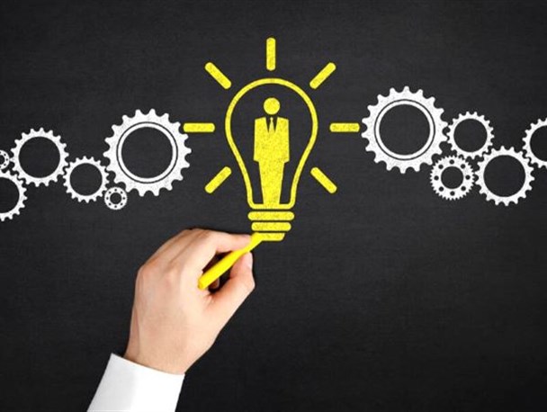 زخم کالاهای چینی بر تن بانوان کارآفرین یزدی / اعطای وام به جای لوح تقدیر موثرتر است