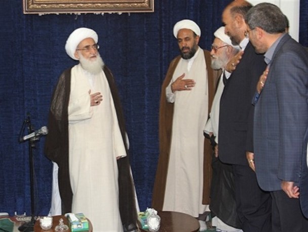 اعضای ستاد گرامیداشت عالمان و فرزانگان نهاوند با آیت الله نوری همدانی دیدارکردند