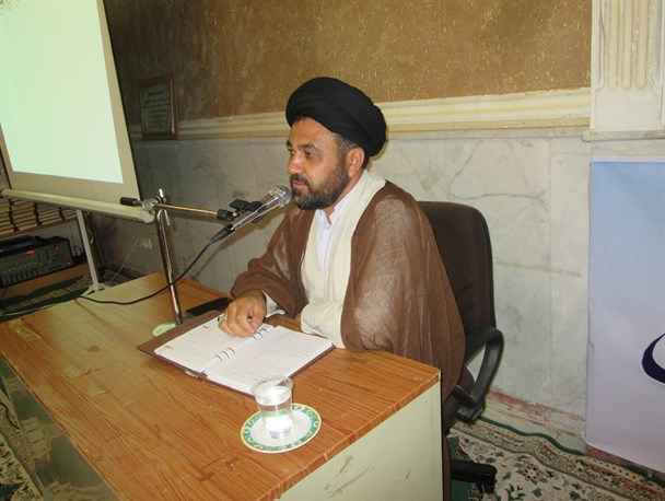 خون بیش از ۲۰۰ هزار شهید سایه جنگ را از کشور دور کرده نه ناز و خنده سیاسیون