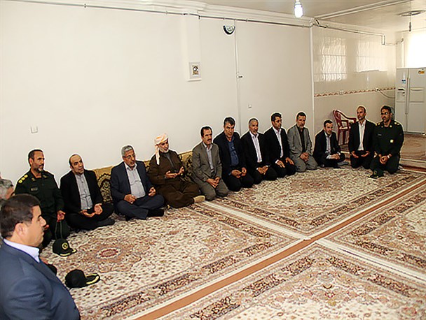 دیدار استاندار آذربایجان غربی با خانواده جانباخته فاجعه منا در نقده