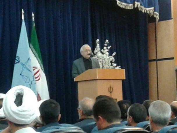 مشکلات نظام حقوقی و قانونی اصلی‌ترین معضل بر سر راه تحقق اقتصاد مقاومتی/ اقتصاد ایران وابسته به نفت و از نوع رانتی است