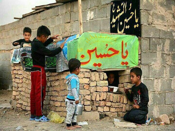 نوکران کوچک پابرهنه؛ بانیِ زیباترین تکیه دنیا+عکس