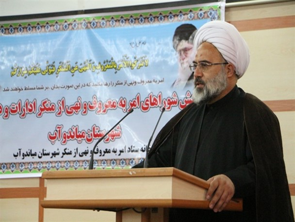 هر کسی را بهرکاری ساختند/ با دستورالعمل هر کسی نمی توان منکرها را جایگزین معروف ها کرد/ مهم ترین منکر، عقب نشینی از ارزش های انقلاب است