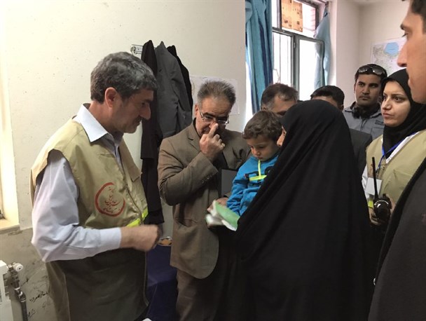 حضوررئیس دانشگاه علوم پزشکی فارس در بیمارستان صحرایی مزایجان بوانات و ویزیت بیماران + تصاویر