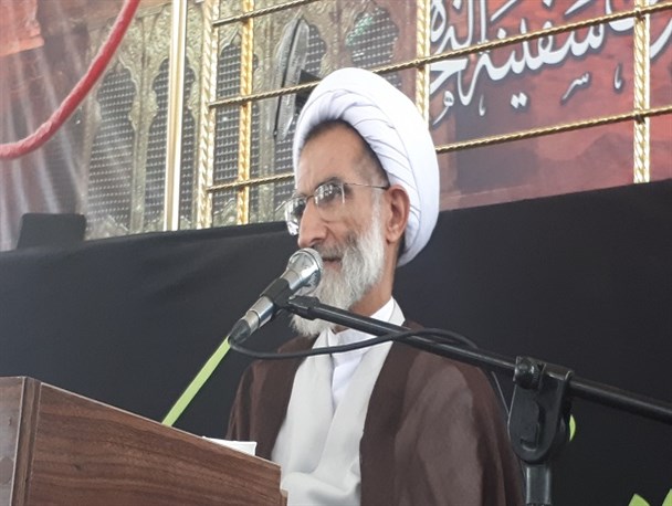 ایران اسلامی یک جبهه متحد از همه اقوام است/ اولویت همه مسئولین فراهم کردن امکانات، کنترل و درمان مردم روستای چنارمحمودی باشد