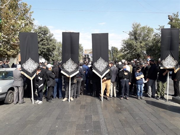 دل‌هایی که از آستان مقدس امامزاده حسین(ع) به صحن رضوی گره خورد/ پرچم هیئت شمس‌الشموس تسکین دهنده دلتنگی‌ها