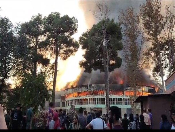 فیلم| آتش سوزی پارک ارم تهران مهار شد/ هیچ مصدوم و تلفاتی در آتش‌سوزی گزارش نشده‌ است