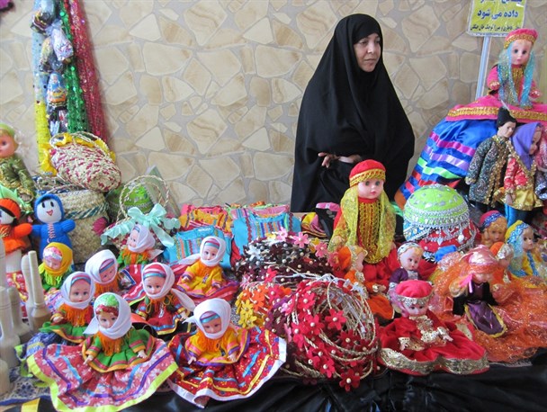 نمایشگاه صنایع دستی گیلان باهدف آشنایی دانش آموزان با فرهنگ کار وکارآفرینی