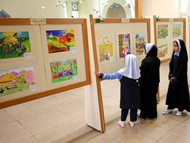 نمایشگاه آثار نقاشی کودکان در محمودآباد برپا شد