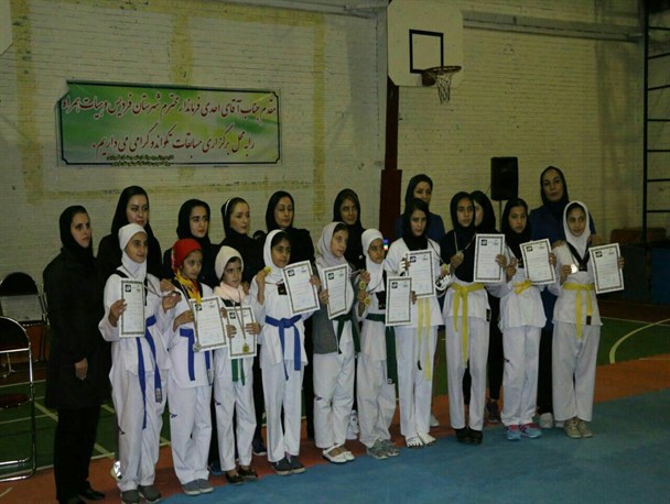 مسابقات قهرمانی تکواندو در شهرستان فردیس برگزار شد+عکس