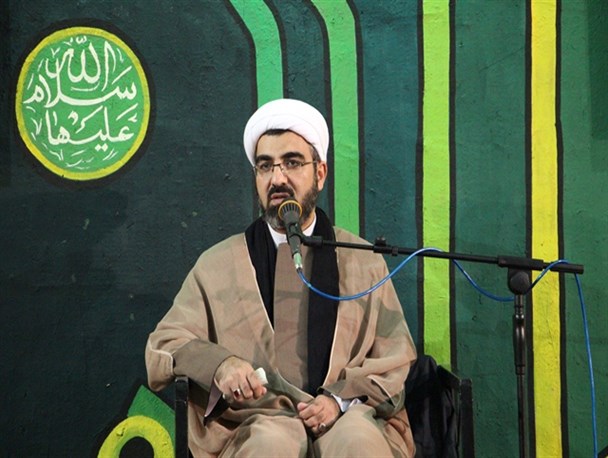 «ادب» شاخصی مهم برای ارزیابی حسینی‌بودن افراد است / تفکر لیبرالی غرب تنها بی‌ادبی خود را به کشور تزریق می‌کند