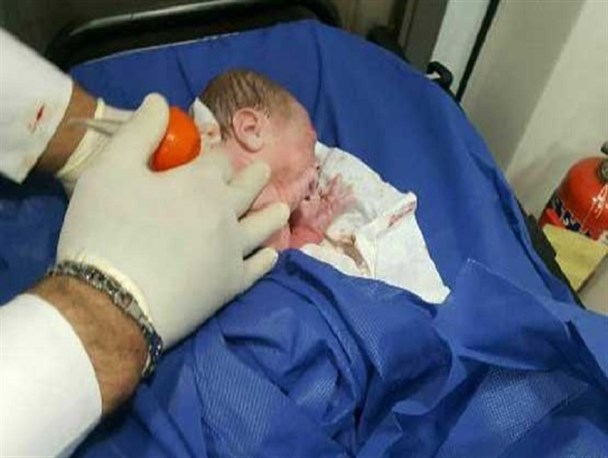 نوزاد عجول در آمبولانس به دنیا آمد