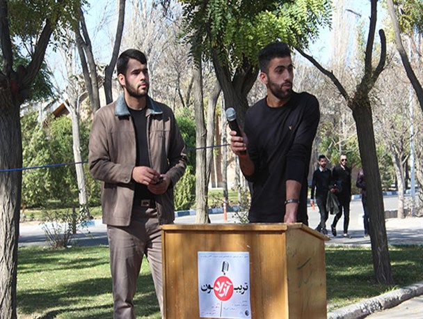 تریبون آزاد با موضوع "ارتباط با آمریکا "در دانشگاه محقق