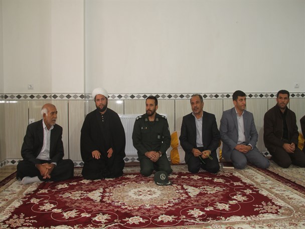 دیدار و دلجویی مسئولین از خانواده‌های معظم شهدای دانش آموزی در سرپلذهاب+ تصاویر