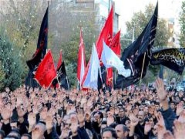 اقامه نماز ظهر اربعین در اجتماع بزرگ عزاداران حسینی در اصفهان/ گام برداشتن برای ترویج فرهنگ حسینی افتخار است