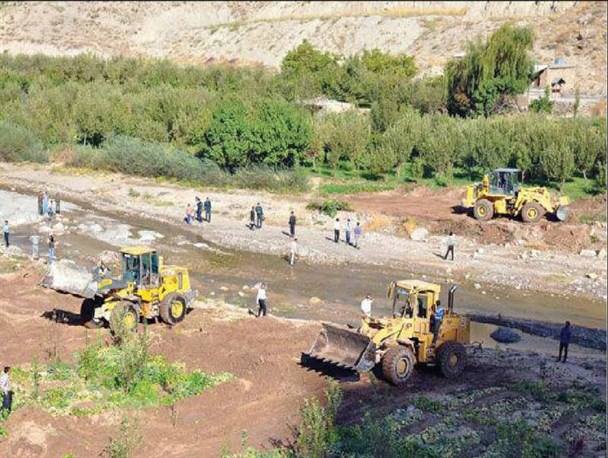مسیر رودخانه‌های پرخطر و سیلاب‌ها در زنجان بازگشایی شد