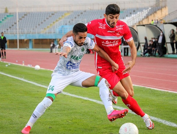 حرکت چراغ خاموش بیلبوردهای متحرک در زمین فوتبال/ سکوت سازمان لیگ در قبال قانون‌شکنی باشگاه‌ها!