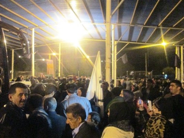 زائران حسینی در میان اشک ها و ناله های مردم چرام راهی کربلای معلی شدند+ تصاویر